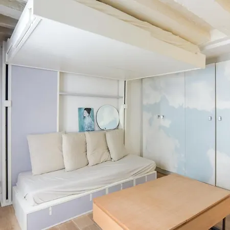 Appartement Comfortable Studio In The 7th District Of - Welkeys